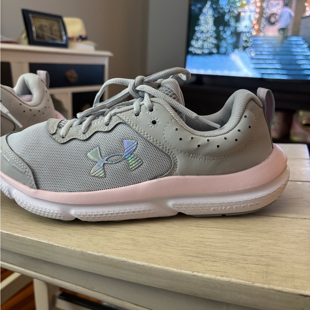 UNDER ARMOUR SHOES 
7 YOUTH